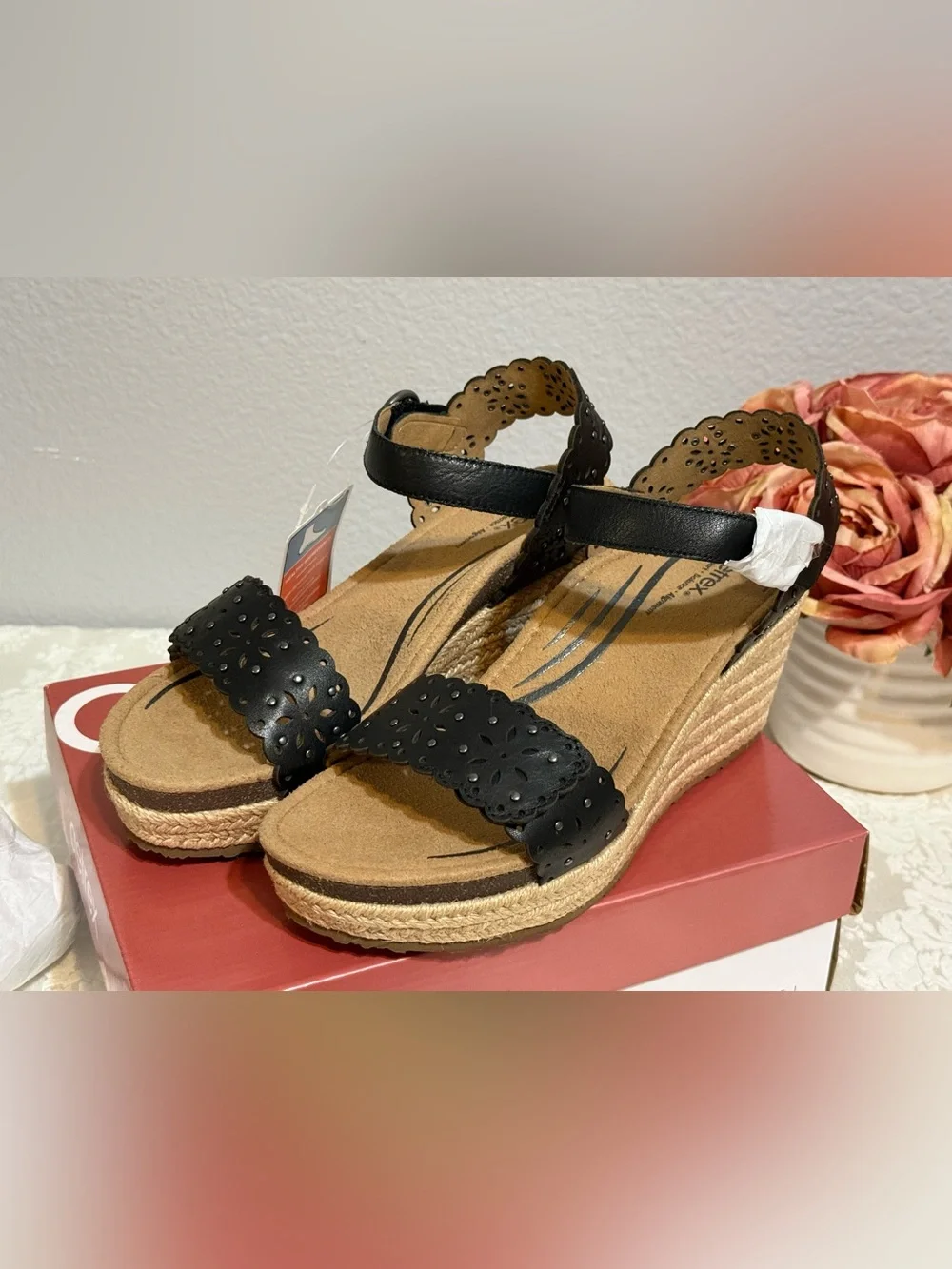 Aetrex Sydney Wedges Heels Black Lace Stud Cutout Memory Foam Women’s 7.5 8 NWT